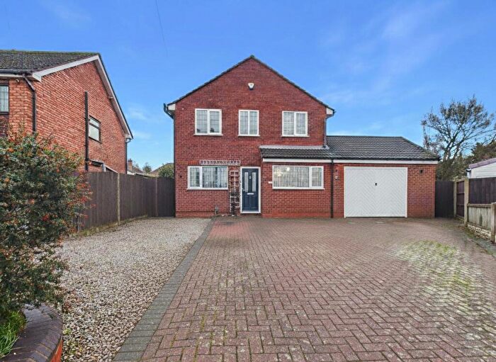 3 Bedroom Detached House For Sale In Masefield Drive, Tamworth, B79