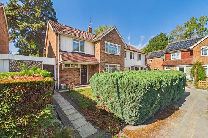 4 Bedroom Semi Detached House For Sale In Illingworth Grove, Bracknell, Berkshire, RG12