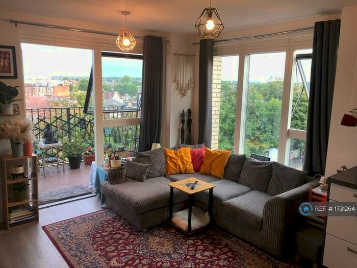 2 Bedroom Flat To Rent In Adenmore Road, London, SE6