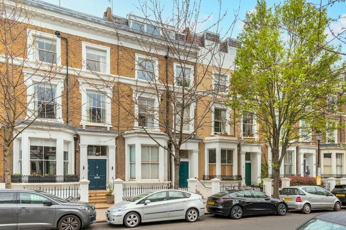 Studio To Rent In Upper Addison Gardens, Holland Park, London, W14