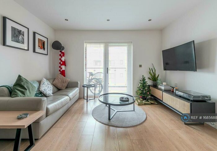 1 Bedroom Flat To Rent In Thornbury Way, London, E17