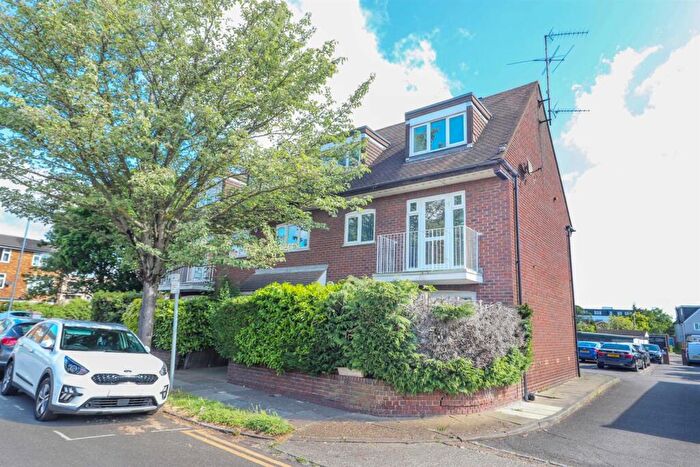 2 Bedroom Flat To Rent In Deane Avenue, Ruislip, HA4