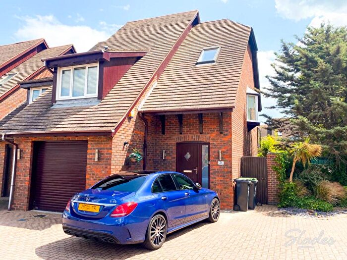 4 Bedroom Town House To Rent In The Meridians, Christchurch, Dorset, BH23