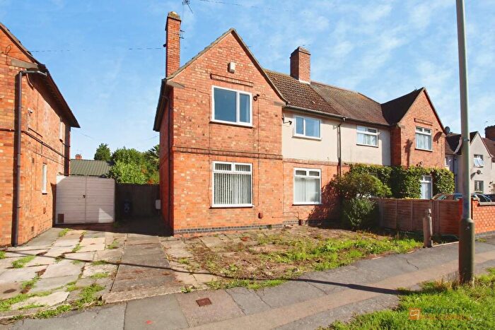 3 Bedroom Semi-Detached House For Sale In Ellesmere Road, Leicester, LE3