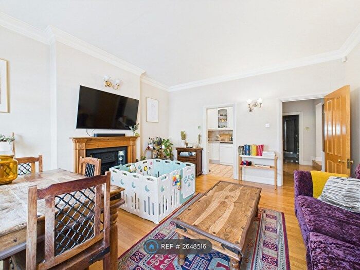 2 Bedroom Flat To Rent In Bethnal Green Road, London, E2