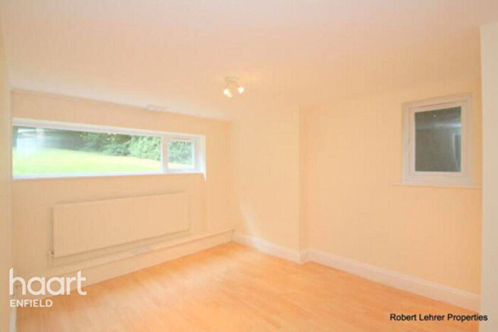 1 Bedroom Apartment To Rent In Crescent Road, London, N8