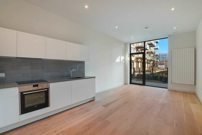Apartment To Rent In Clipper Street, London, E16