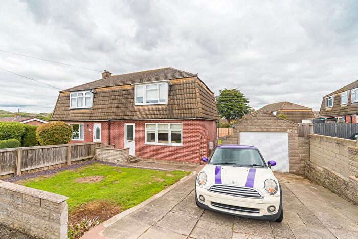 3 Bedroom Semi-detached House For Sale In Myrtle Grove, Barry, CF63