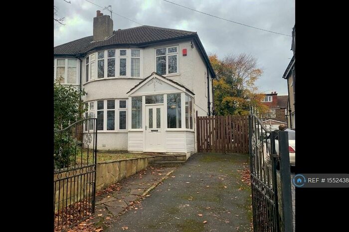 3 Bedroom Semi-Detached House To Rent In Scott Hall Road, Leeds, LS17