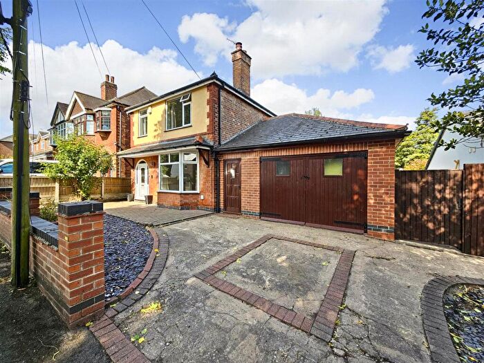 3 Bedroom Detached House For Sale In Doveridge Avenue, Carlton, Nottingham, NG4