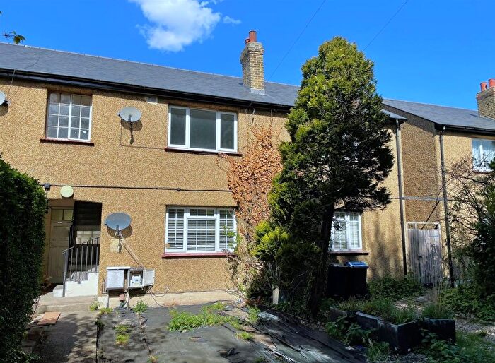 3 Bedroom Flat To Rent In Liberty Avenue, Colliers Wood, SW19