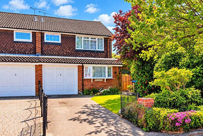 3 Bedroom Semi-Detached House For Sale In Hemnall Street, Epping, CM16