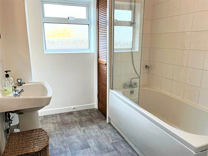 1 Bedroom Apartment To Rent In Swindon Road, Old Town, Swindon, SN1
