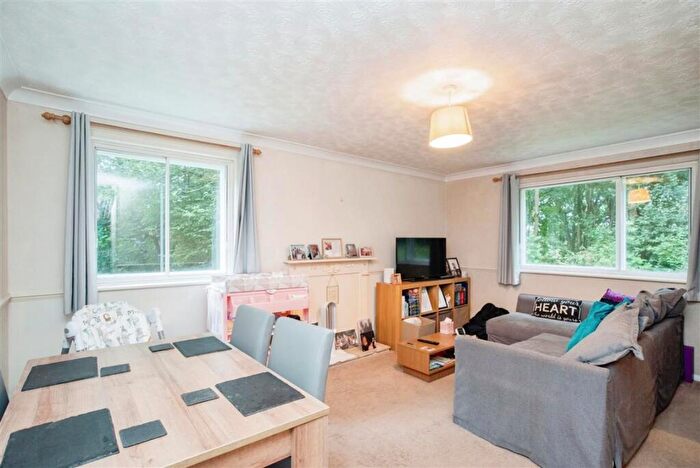2 Bedroom Flat To Rent In Valley Green, Hemel Hempstead, HP2