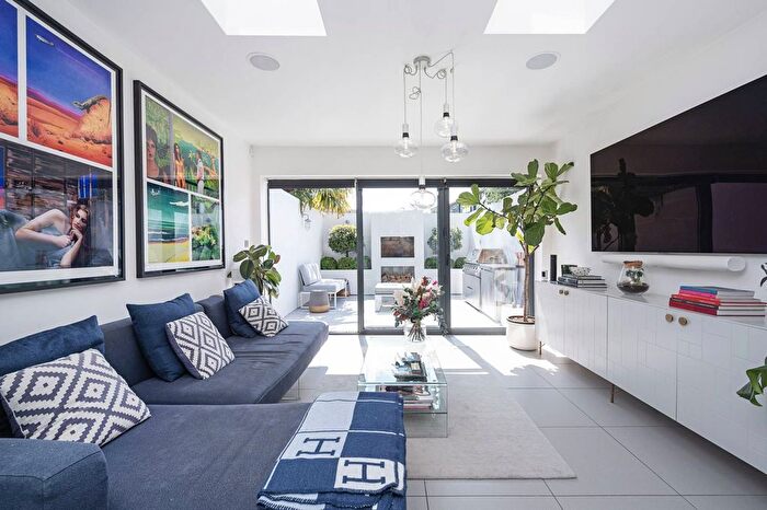 3 Bedroom Property For Sale In Redmans Road, Stepney, London, E1