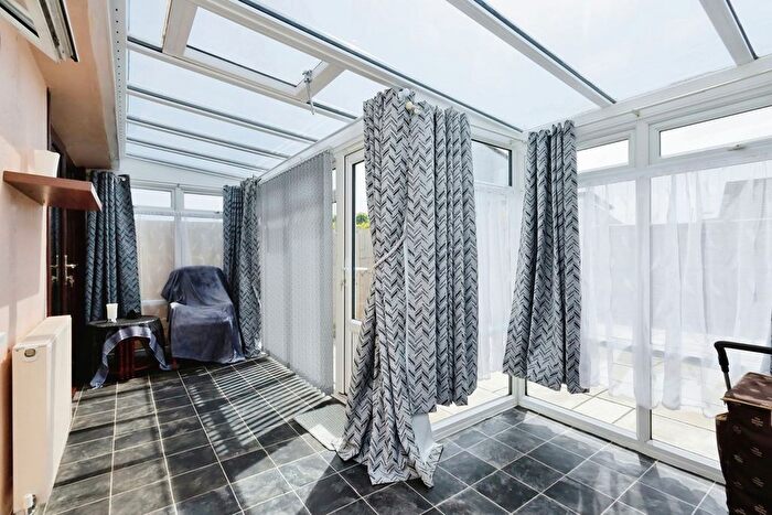 2 Bedroom Detached Bungalow For Sale In Oakleaf Drive, Polegate, BN26