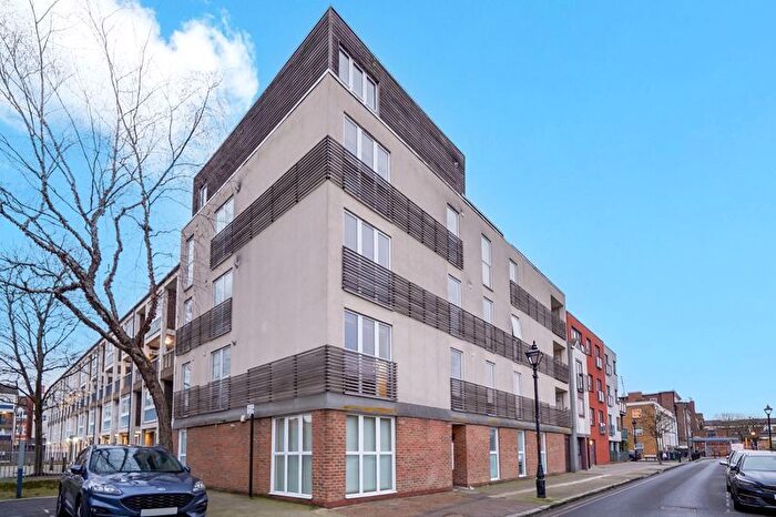 2 Bedroom Flat To Rent In Milton Court, Wrights Road, Bow, E3