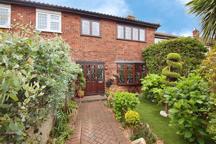 3 Bedroom Terraced House For Sale In Eastern Avenue East, Romford, Essex, RM1