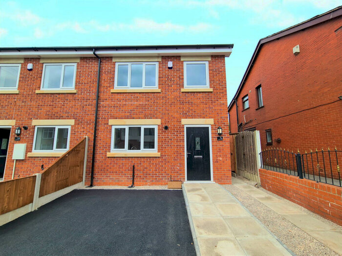 3 Bedroom End Of Terrace House To Rent In Grafton Road, Preston, PR2