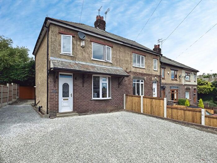 3 Bedroom Town House For Sale In Craven Lane, Gomersal, BD19