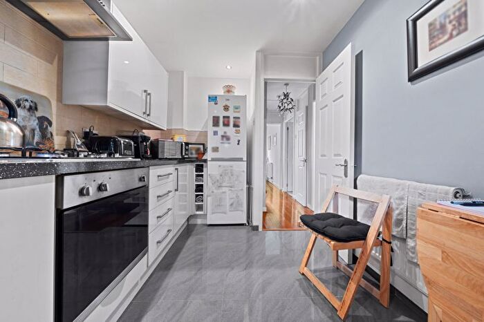 2 Bedroom Bungalow For Sale In Southwood Close, Worcester Park, KT4