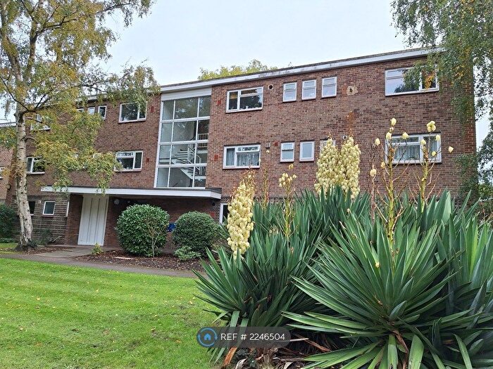2 Bedroom Flat To Rent In Rectory Green, Beckenham, BR3