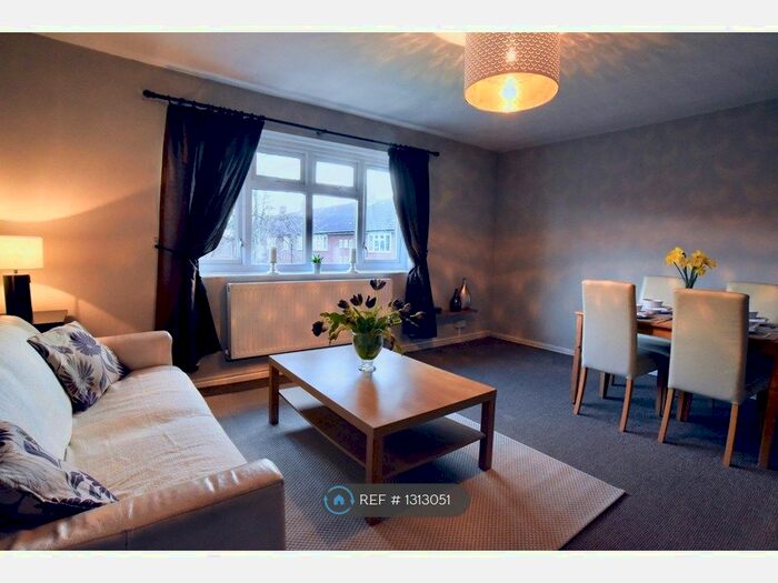 2 Bedroom Flat To Rent In Hulme, Manchester, M15
