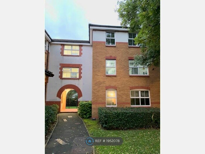 2 Bedroom Flat To Rent In Nuffield Court, Hounslow, TW5