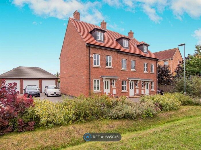 4 Bedroom End Of Terrace House To Rent In Charnwood Forester End, Loughborough, LE11