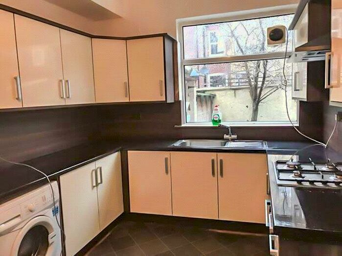 4 Bedroom Terraced House To Rent In Ruskin Avenue, Fallowfield, M14