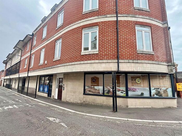 2 Bedroom Flat For Sale In Gloucester Mews, Weymouth, DT4