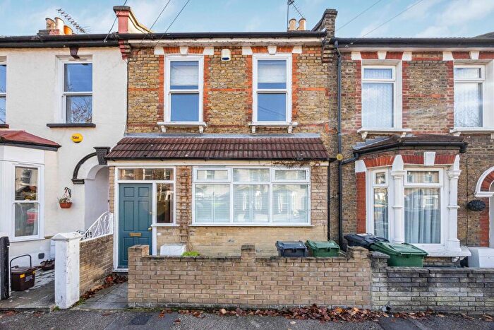 4 Bedroom Flat To Rent In Oakdale Road, E11