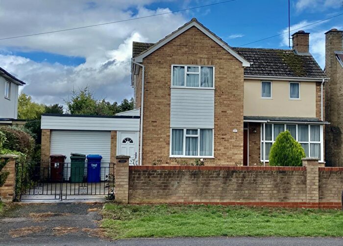 3 Bedroom Detached House To Rent In Launton Road, Bicester, OX26