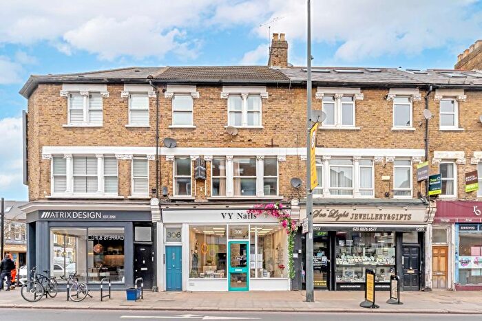 1 Bedroom Flat To Rent In Upper Richmond Road West, SW14