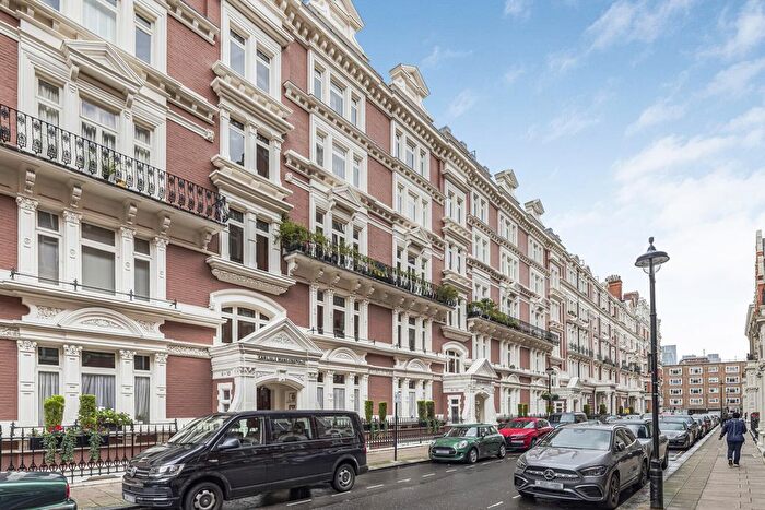 4 Bedroom Flat To Rent In Carlisle Mansions, Carlisle Place, SW1P