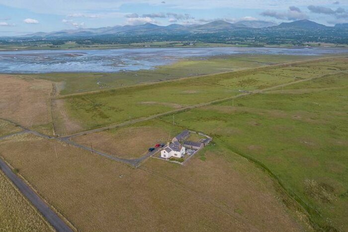 4 Bedroom Detached House For Sale In Llanwnda, Caernarfon, LL54