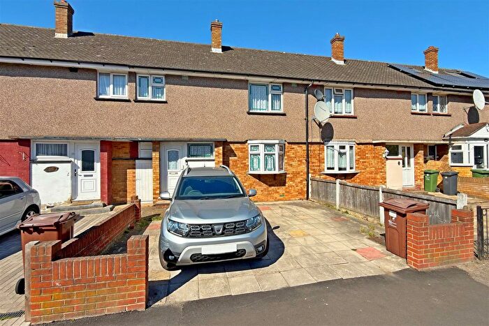 3 Bedroom Terraced House For Sale In Oxlow Lane, Dagenham, RM10
