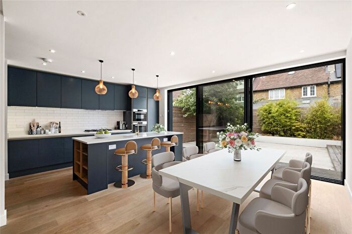 4 Bedroom Detached House To Rent In The Bungalows, Streatham Road, London, SW16