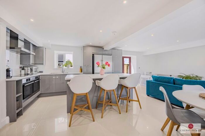 3 Bedroom End Of Terrace House For Sale In Meadow, Heathfield, Bletchingdon, Kidlington, OX5