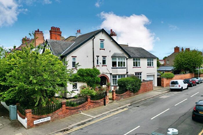 5 Bedroom Town House For Sale In Park Avenue North, Northampton, NN3