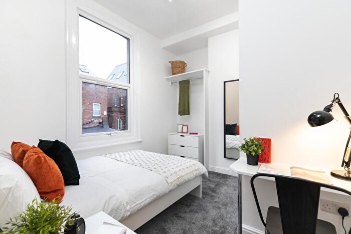 6 Bedroom House To Rent In Kendal Lane, Leeds, LS3