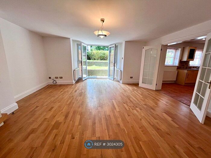 3 Bedroom Flat To Rent In Craneswater Apartments, Southsea, PO4