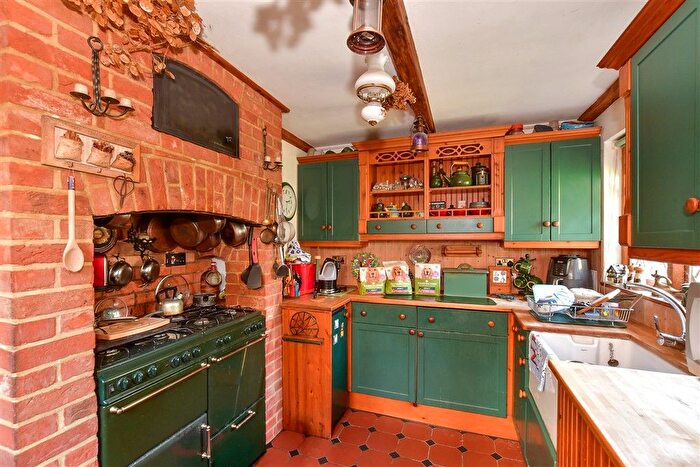 2 Bedroom Bungalow For Sale In Pilgrims Lane, Chilham, Canterbury, Kent, CT4