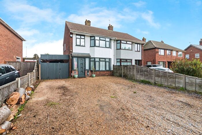 3 Bedroom Semi-detached House For Sale In Oulton Road, Lowestoft, NR32