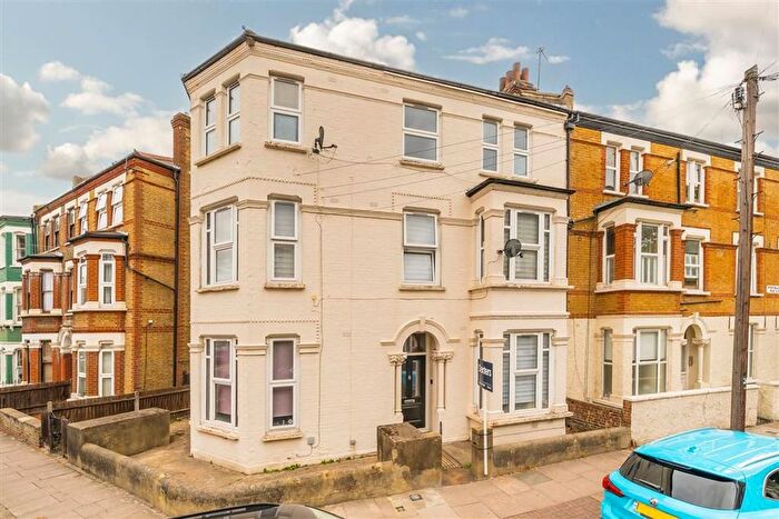 2 Bedroom Flat To Rent In Strathblaine Road, Clapham Junction, SW11