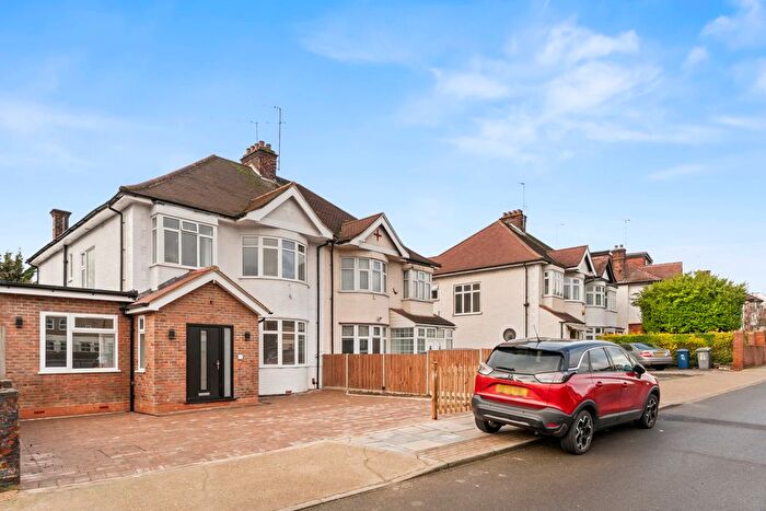 4 Bedroom Semi Detached House To Rent In Great North Way, London, NW4