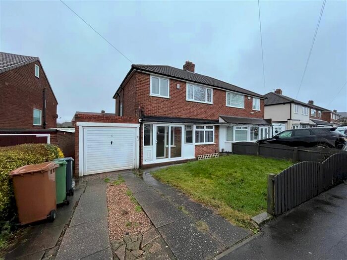 3 Bedroom Semi-Detached House To Rent In Cherrywood Road, Streetly, Sutton Coldfield, B74