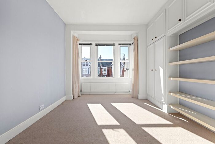 5 Bedroom Semi-detached House To Rent In Barrington Road, London, N8