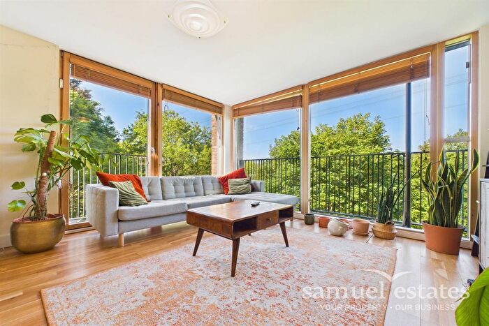 2 Bedroom Flat To Rent In Bennets Courtyard, Watermill Way, Colliers Wood, SW19