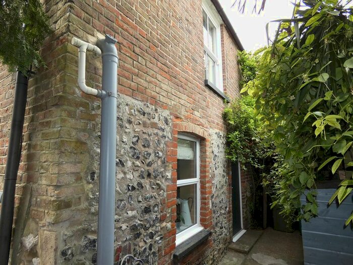 3 Bedroom Cottage To Rent In Queen Street, Arundel, BN18